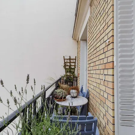 Apartment Comfy 31 M For 2 Well Decorated With Balcony *